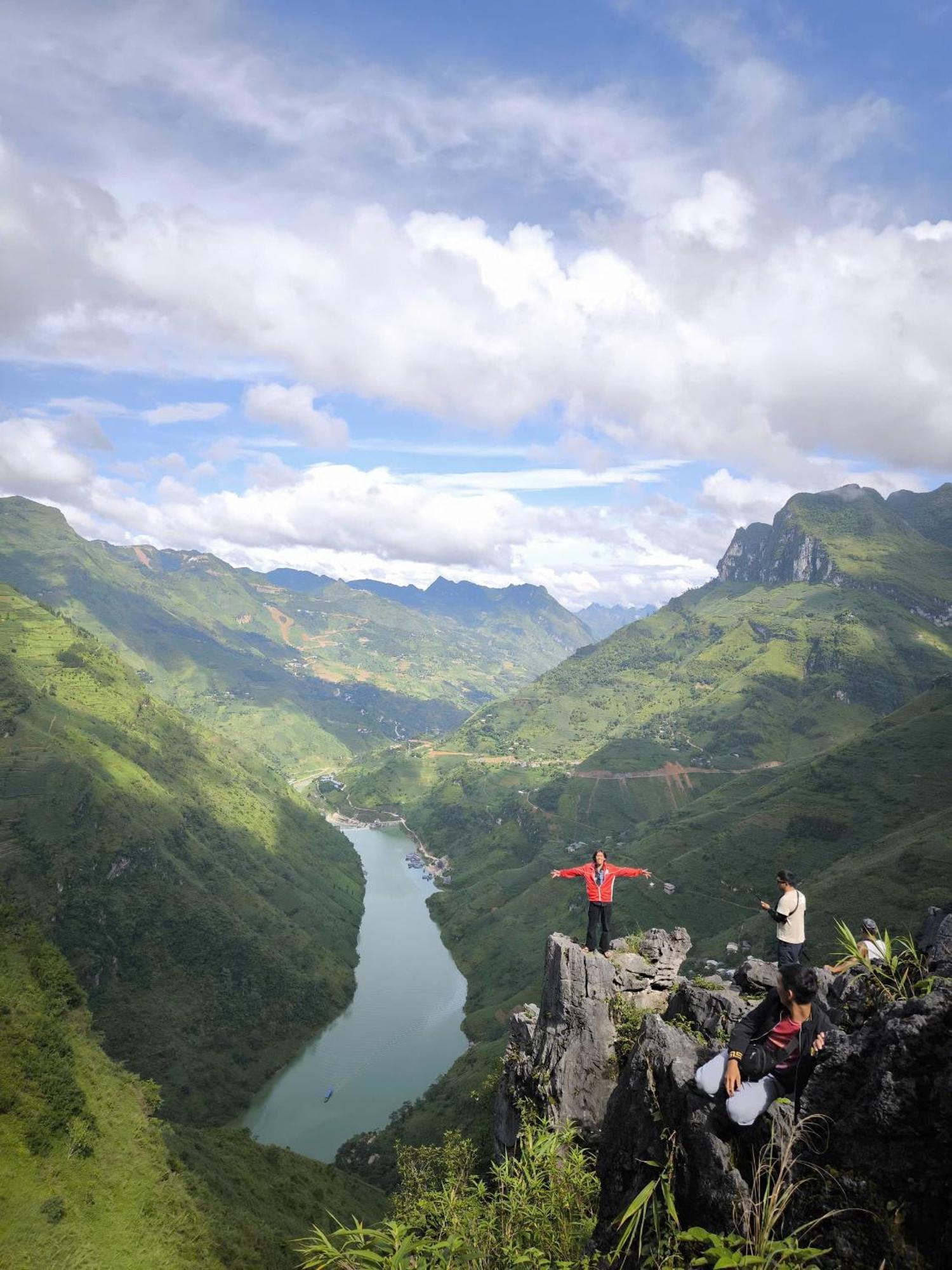 Ha Giang Lotus Hostel Motorbikes Tours Ngoại thất bức ảnh
